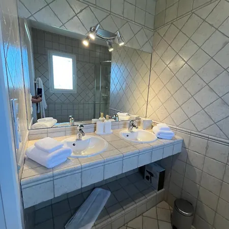 Helena - Anciennement Le Clos D'ignac Pensionat 4*