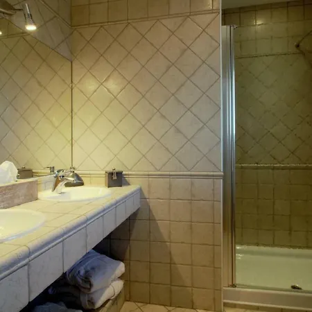 Le Clos D'ignac 招待所 4*