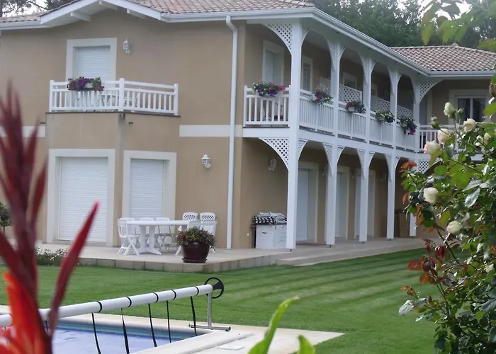 Le Clos D'ignac בית הארחה