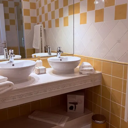 Helena - Anciennement Le Clos D'ignac Pensjonat 4*
